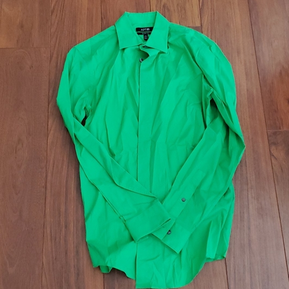 APT 9 Button down - Picture 2 of 2